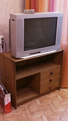 Sony Trinitron вместе с тумбой 15 000 тг